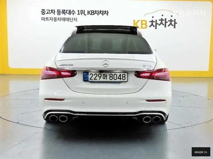 Mercedes-Benz E-Class 3