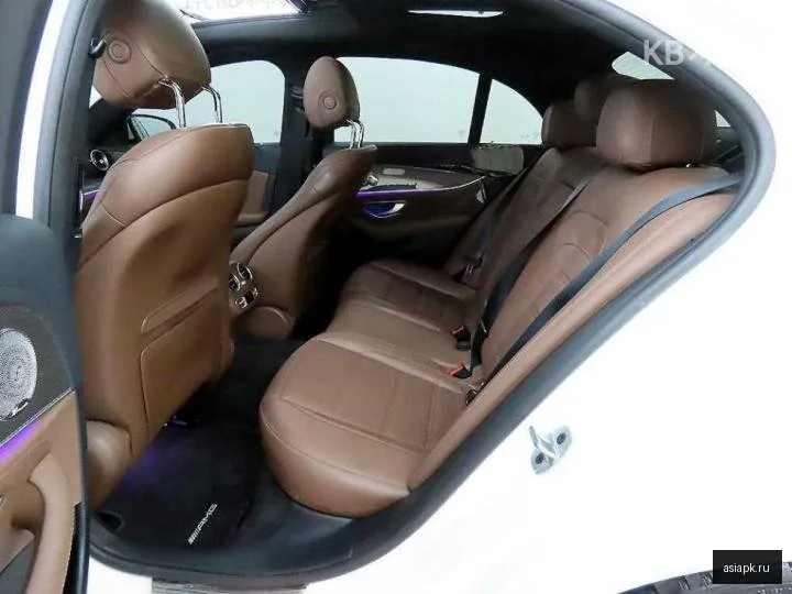 Mercedes-Benz E-Class 6