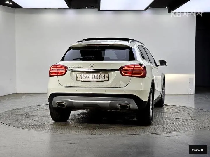 Mercedes-Benz GLA-Class 3