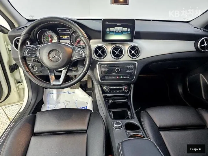Mercedes-Benz GLA-Class 5