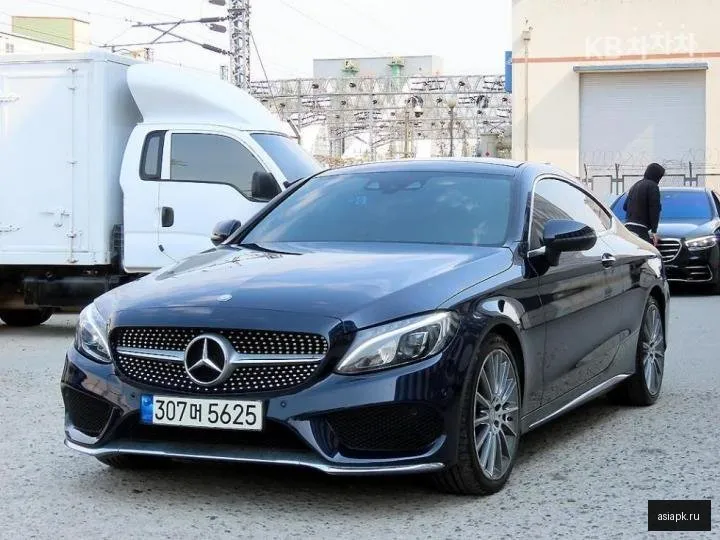 Mercedes-Benz C-Class 2