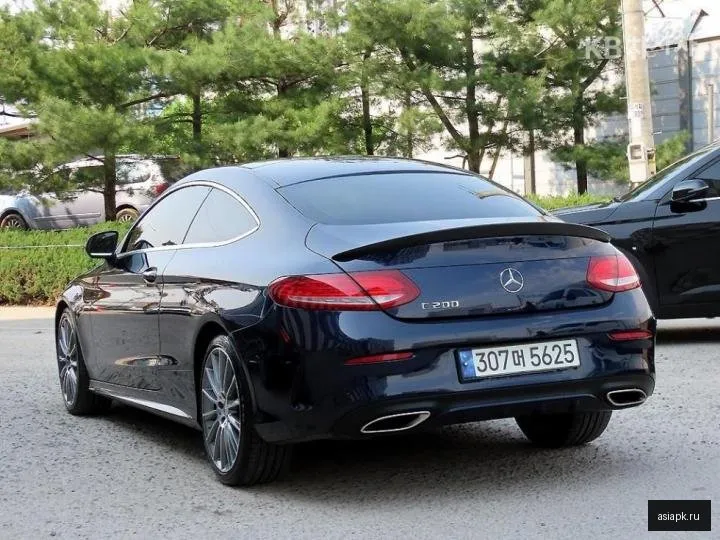 Mercedes-Benz C-Class 3