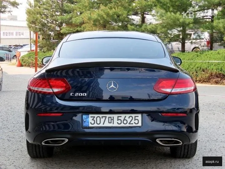Mercedes-Benz C-Class 4
