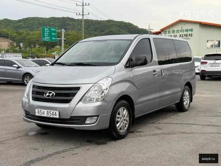 Hyundai Starex 3