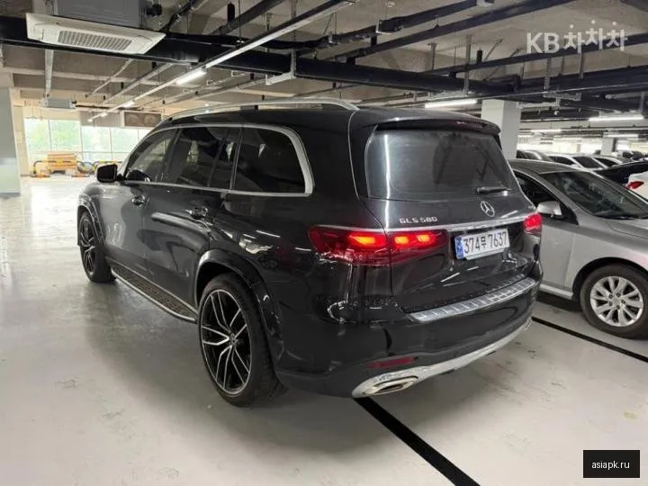 Mercedes-Benz GLS-Class 5