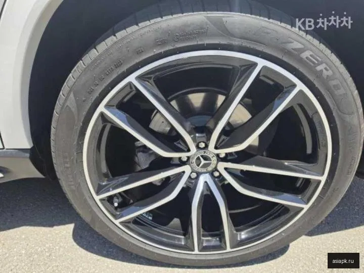 Mercedes-Benz GLS-Class 6