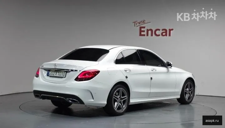 Mercedes-Benz C-Class 2
