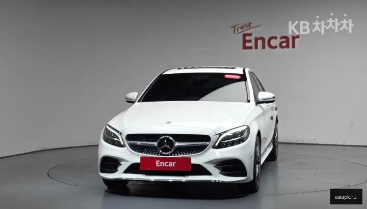 Mercedes-Benz C-Class 3