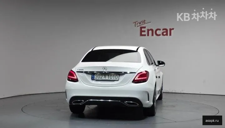 Mercedes-Benz C-Class 4