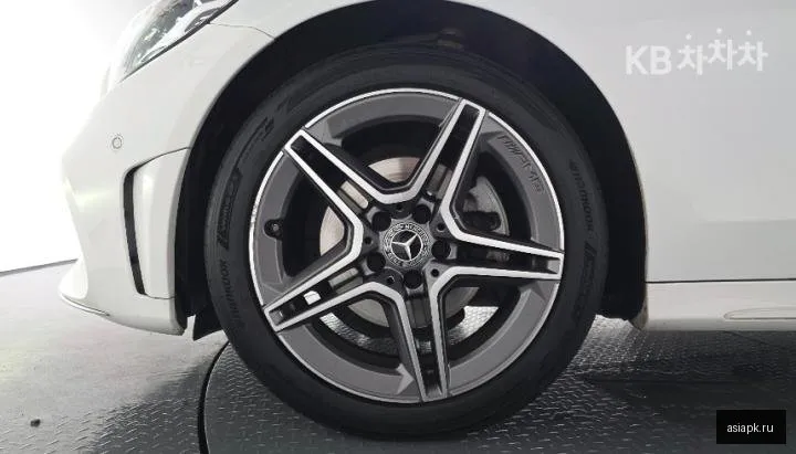 Mercedes-Benz C-Class 5