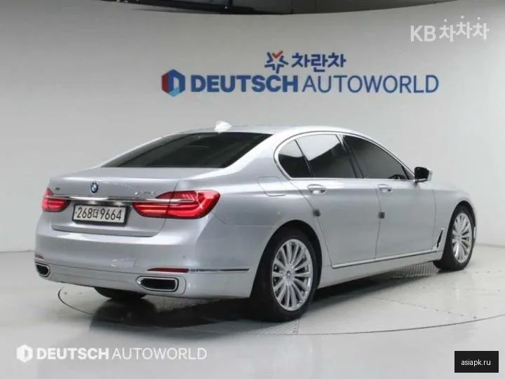 BMW 7-Series 2