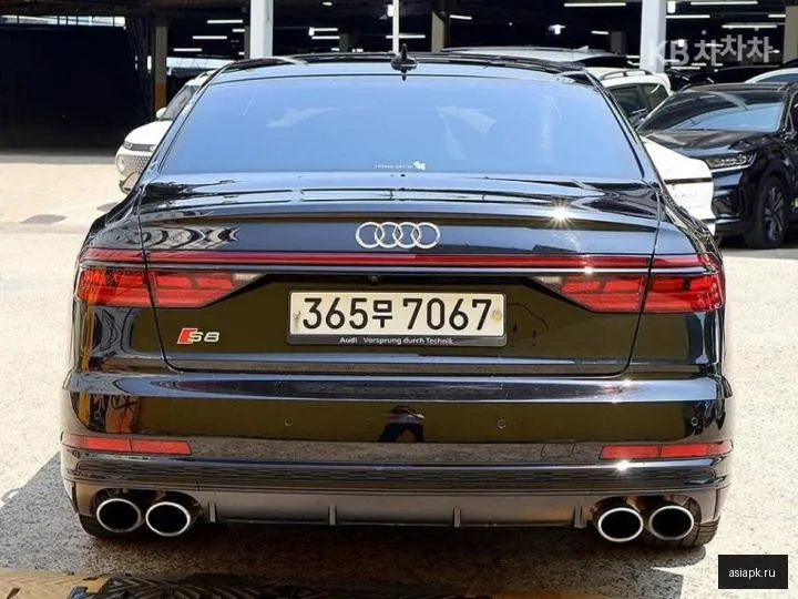 Audi S8 3
