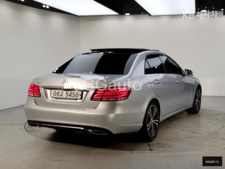 Mercedes-Benz E-Class 4