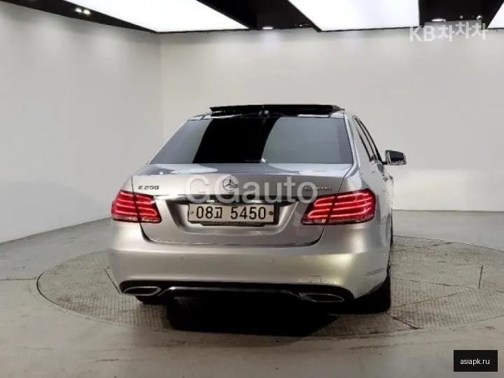 Mercedes-Benz E-Class 3