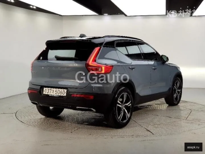 Volvo XC40 4