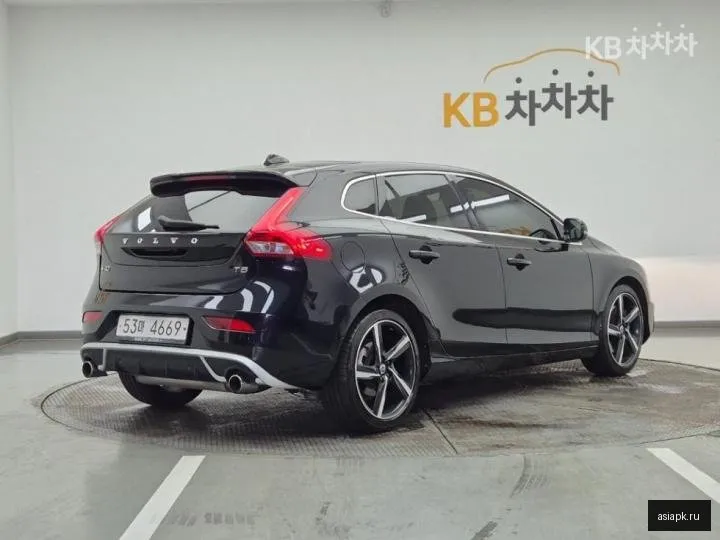 Volvo V40 4