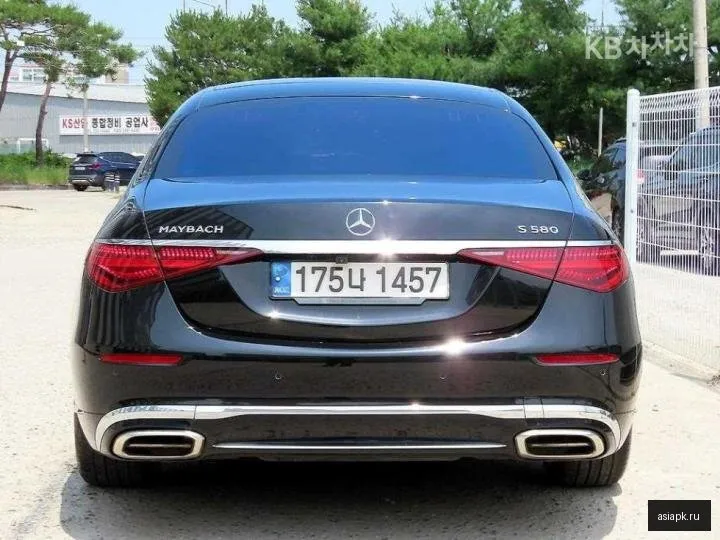 Mercedes-Benz S-Class 4