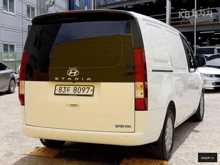 Hyundai Staria 4