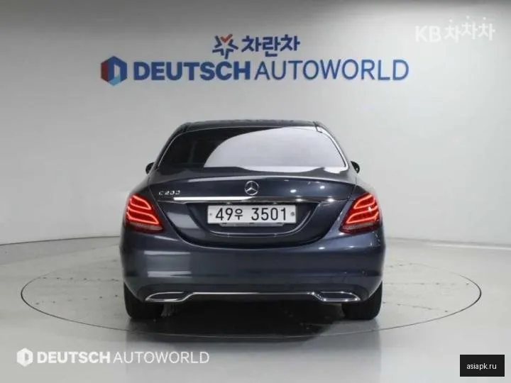 Mercedes-Benz C-Class 4
