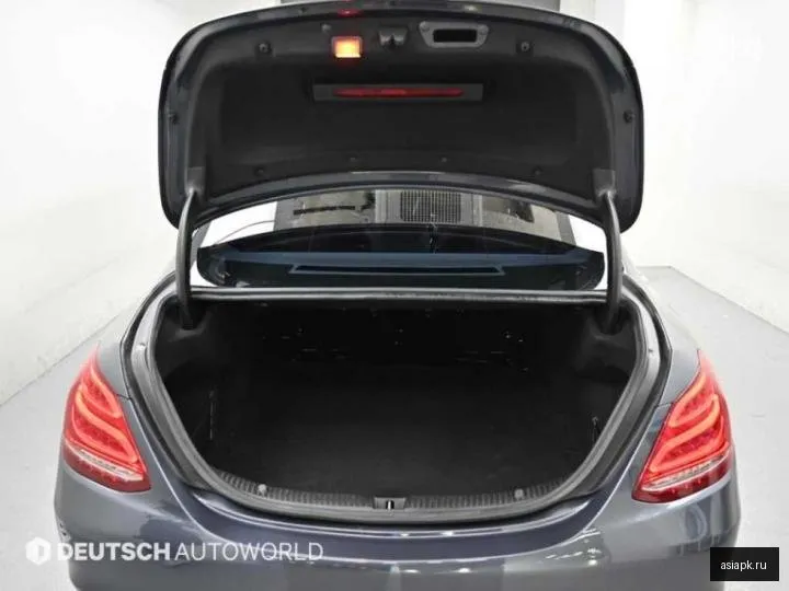 Mercedes-Benz C-Class 5