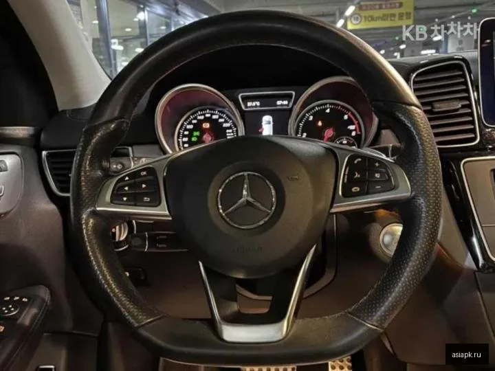 Mercedes-Benz GLE-Class 5