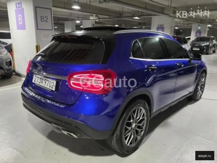 Mercedes-Benz GLA-Class 4