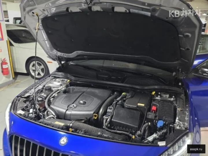 Mercedes-Benz GLA-Class 6
