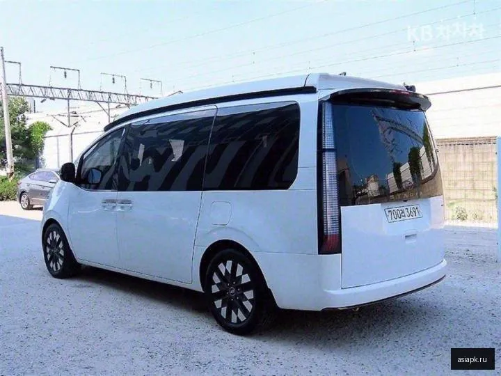 Hyundai Staria 3