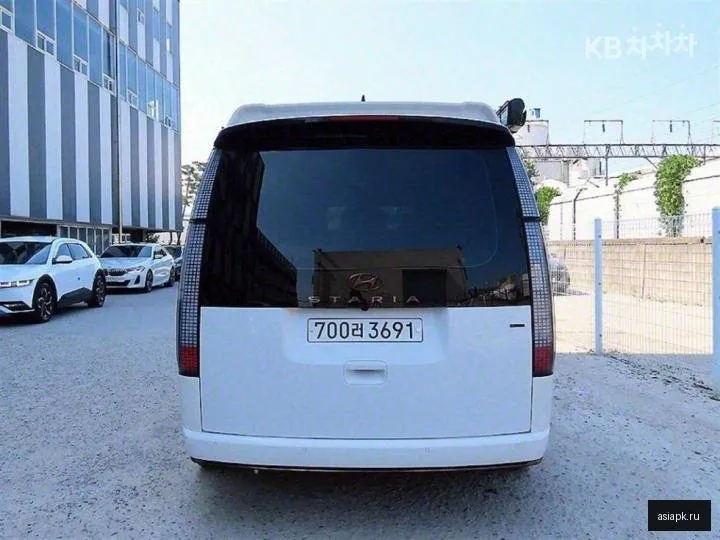 Hyundai Staria 4