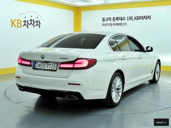 BMW 5-Series 4
