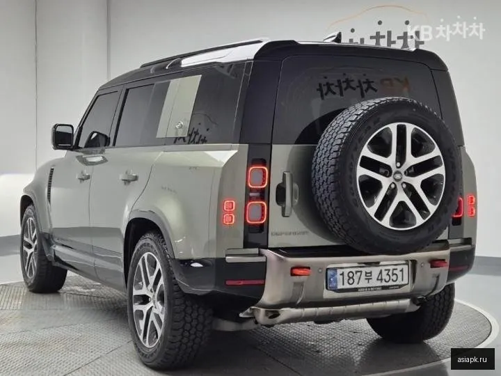 Land Rover Defender 2