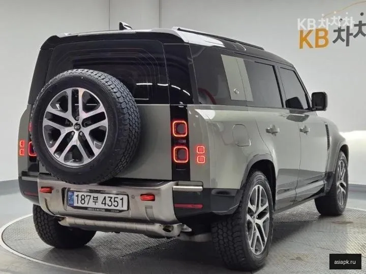 Land Rover Defender 3