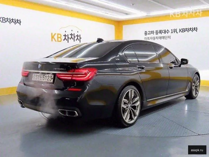 BMW 7-Series 4