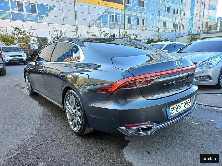 Hyundai Grandeur 4