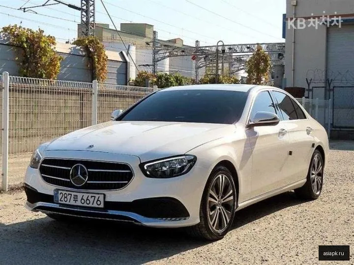 Mercedes-Benz E-Class 2