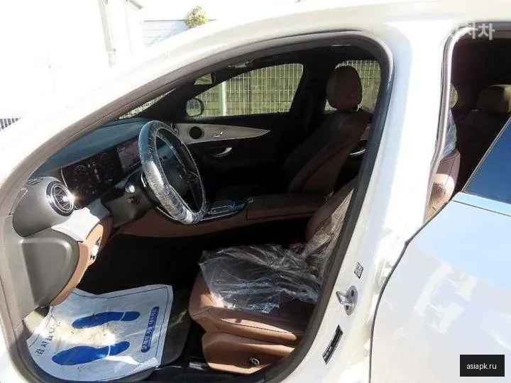 Mercedes-Benz E-Class 5