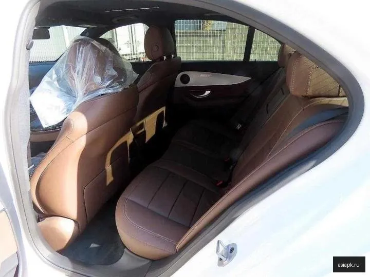 Mercedes-Benz E-Class 6