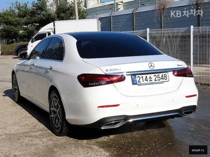 Mercedes-Benz E-Class 3