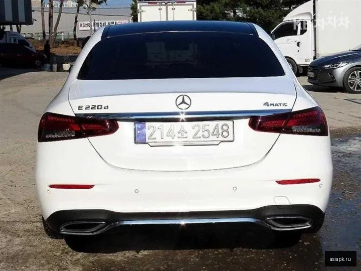 Mercedes-Benz E-Class 4