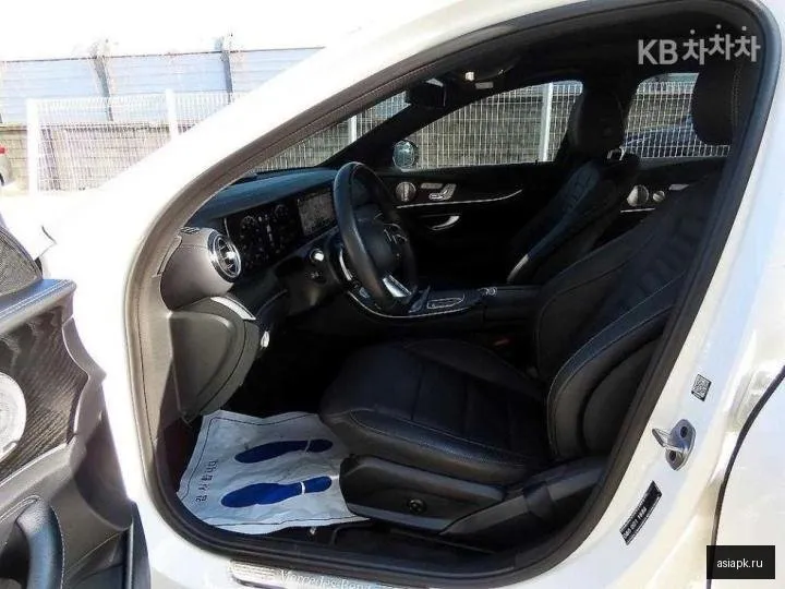 Mercedes-Benz E-Class 5