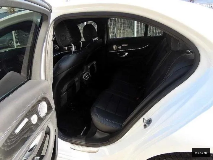 Mercedes-Benz E-Class 6