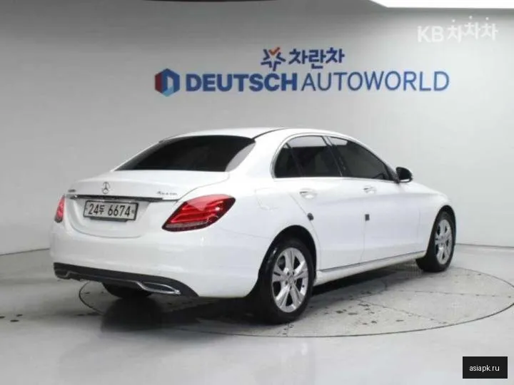 Mercedes-Benz C-Class 2