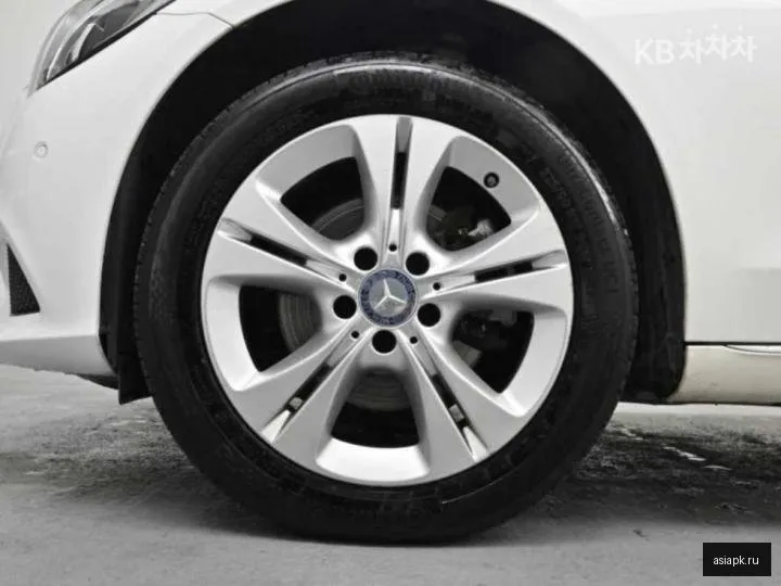 Mercedes-Benz C-Class 5