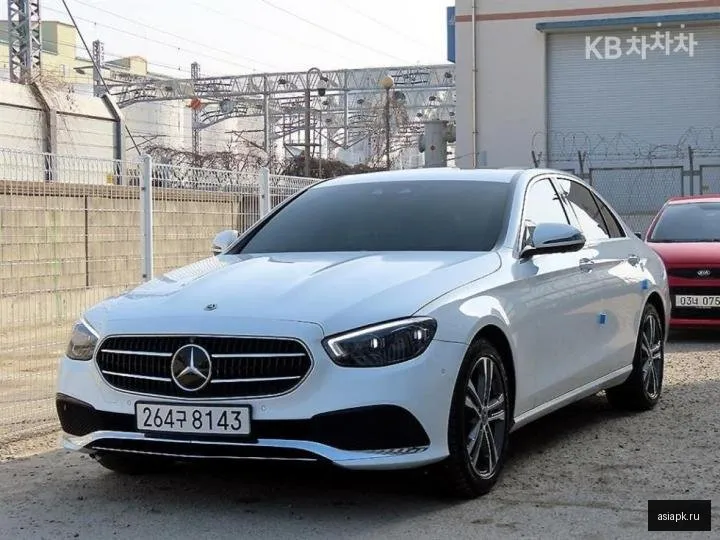 Mercedes-Benz E-Class 2