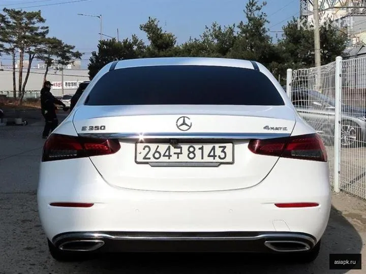 Mercedes-Benz E-Class 4