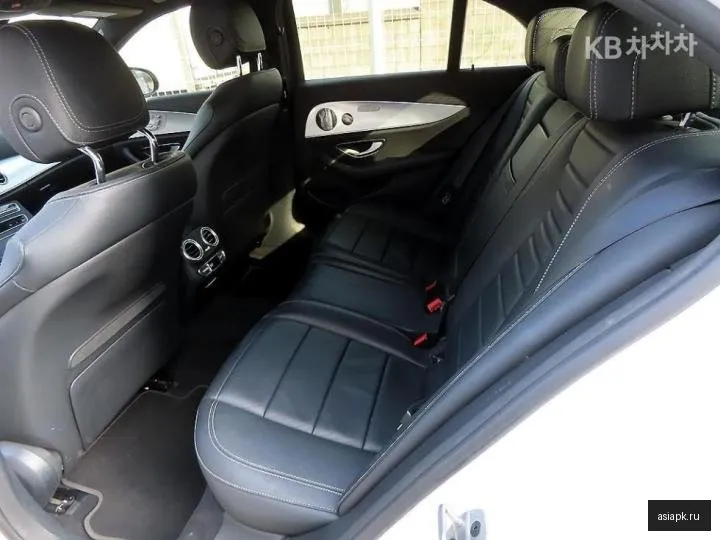 Mercedes-Benz E-Class 6