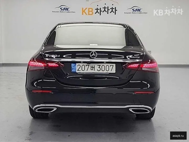 Mercedes-Benz E-Class 3