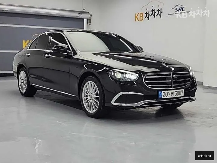 Mercedes-Benz E-Class 4