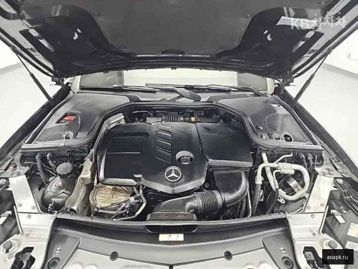 Mercedes-Benz E-Class 5