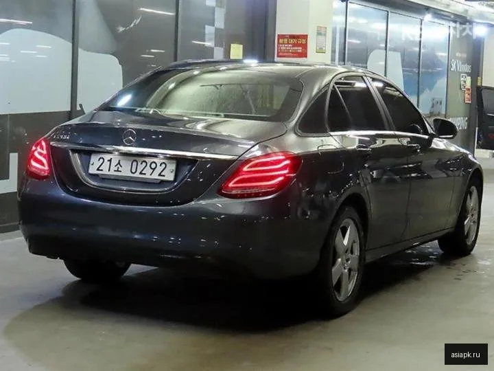 Mercedes-Benz C-Class 4